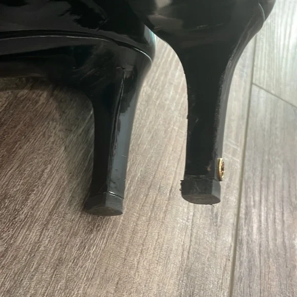 Gucci Black Patent Leather Pumps - Picture 15 of 16